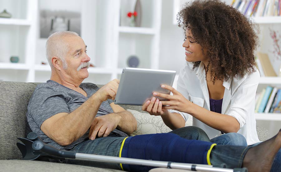 How To Ease the Transition into Assisted Living [+ Benefits]